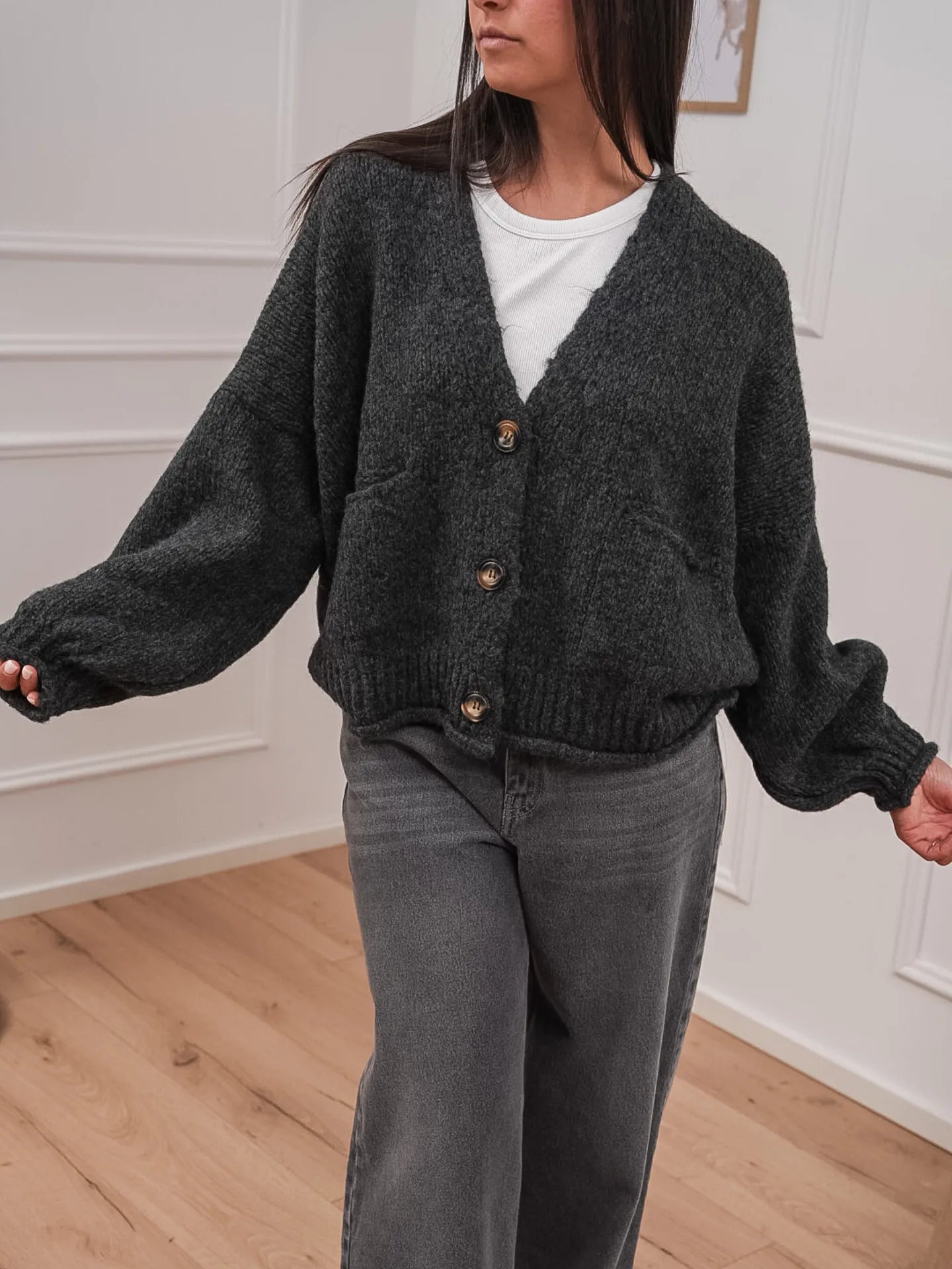 Cardigan antracite a tre bottoni con taschine - HaveOne