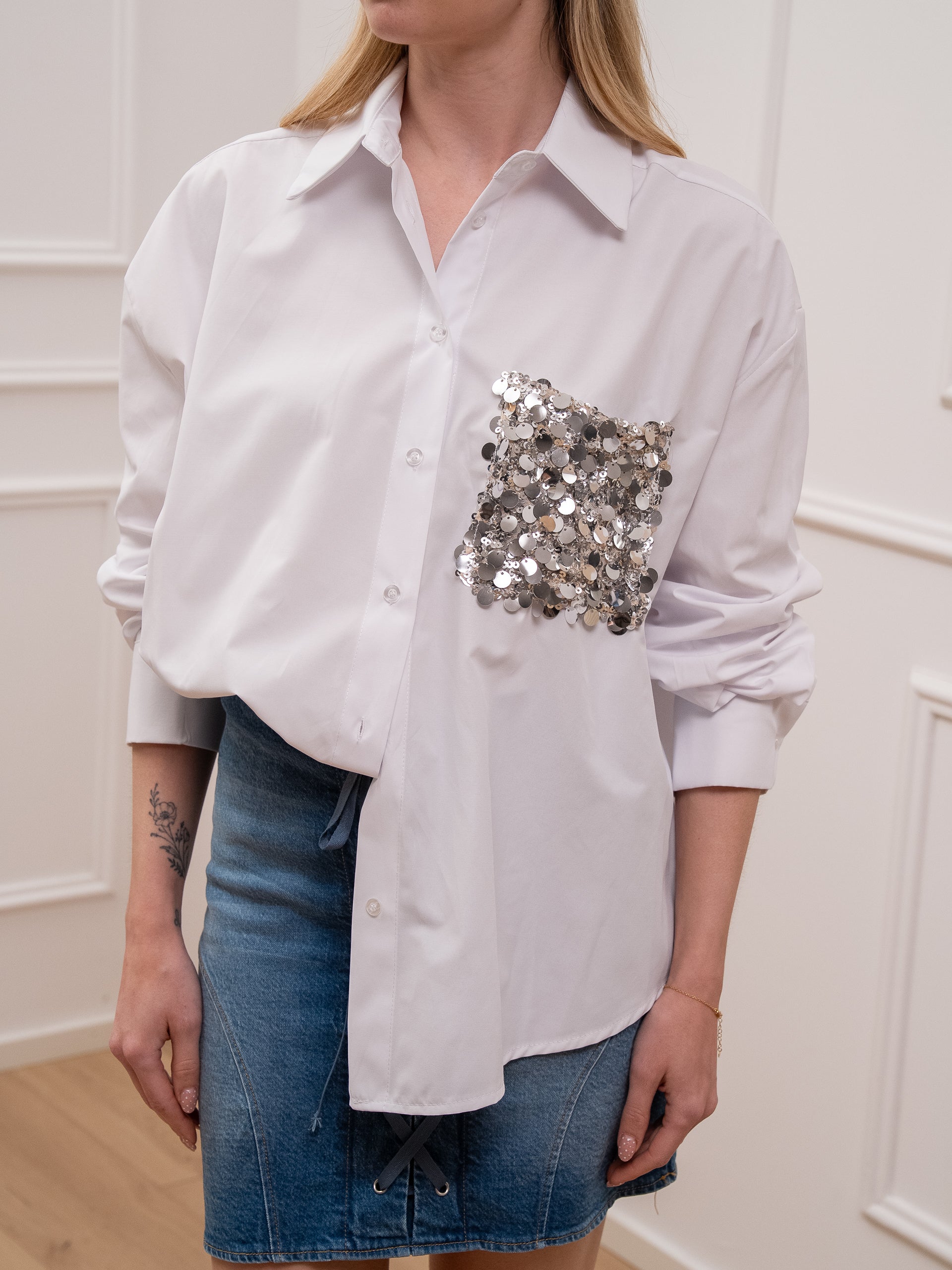 Camicia bianca over tasca paillettes - Tensione In