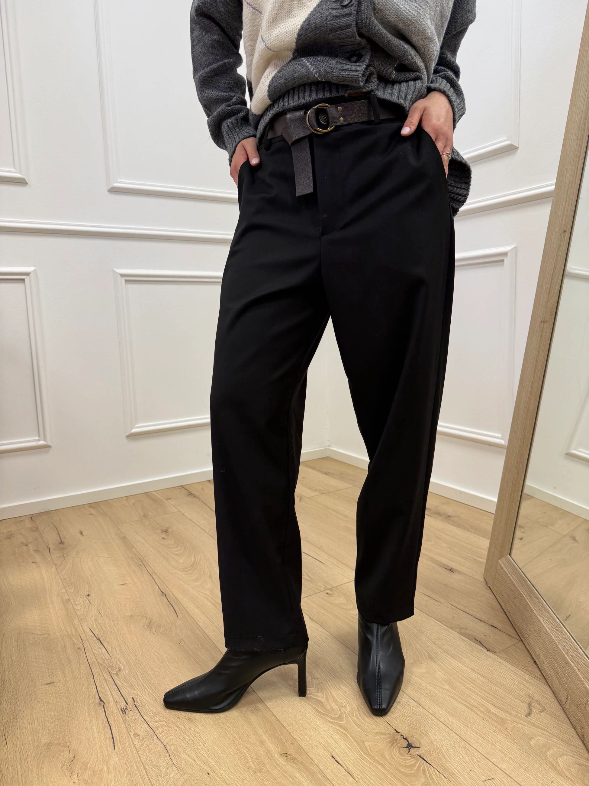 Pantaloni basic nero a sigaretta con cintura - HaveOne