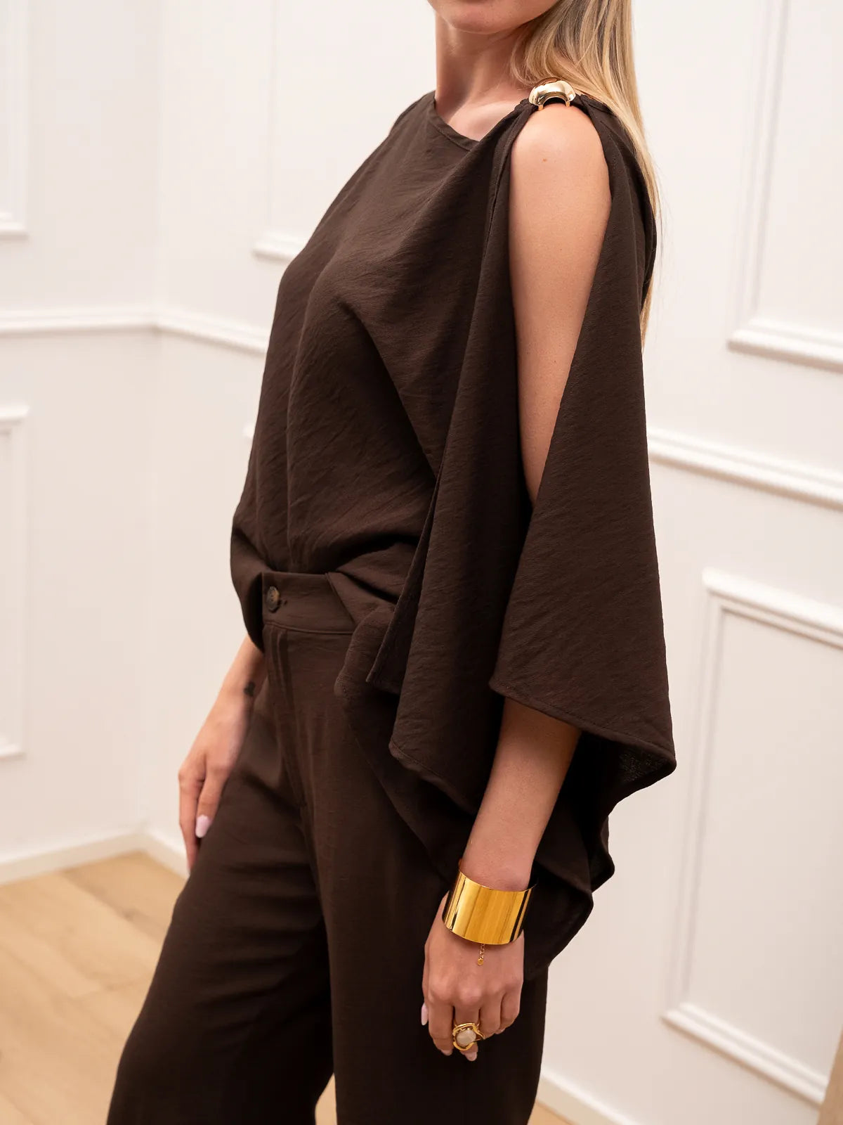 Blusa Madrid moka con dettaglio dorato - HaveOne