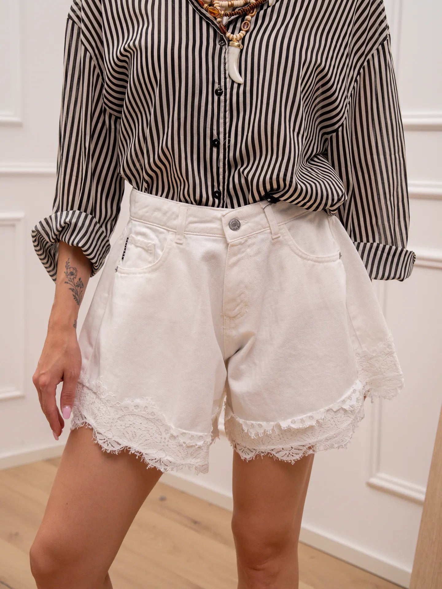 Shorts farfalla bianco con pizzo sul fondo - HaveOne