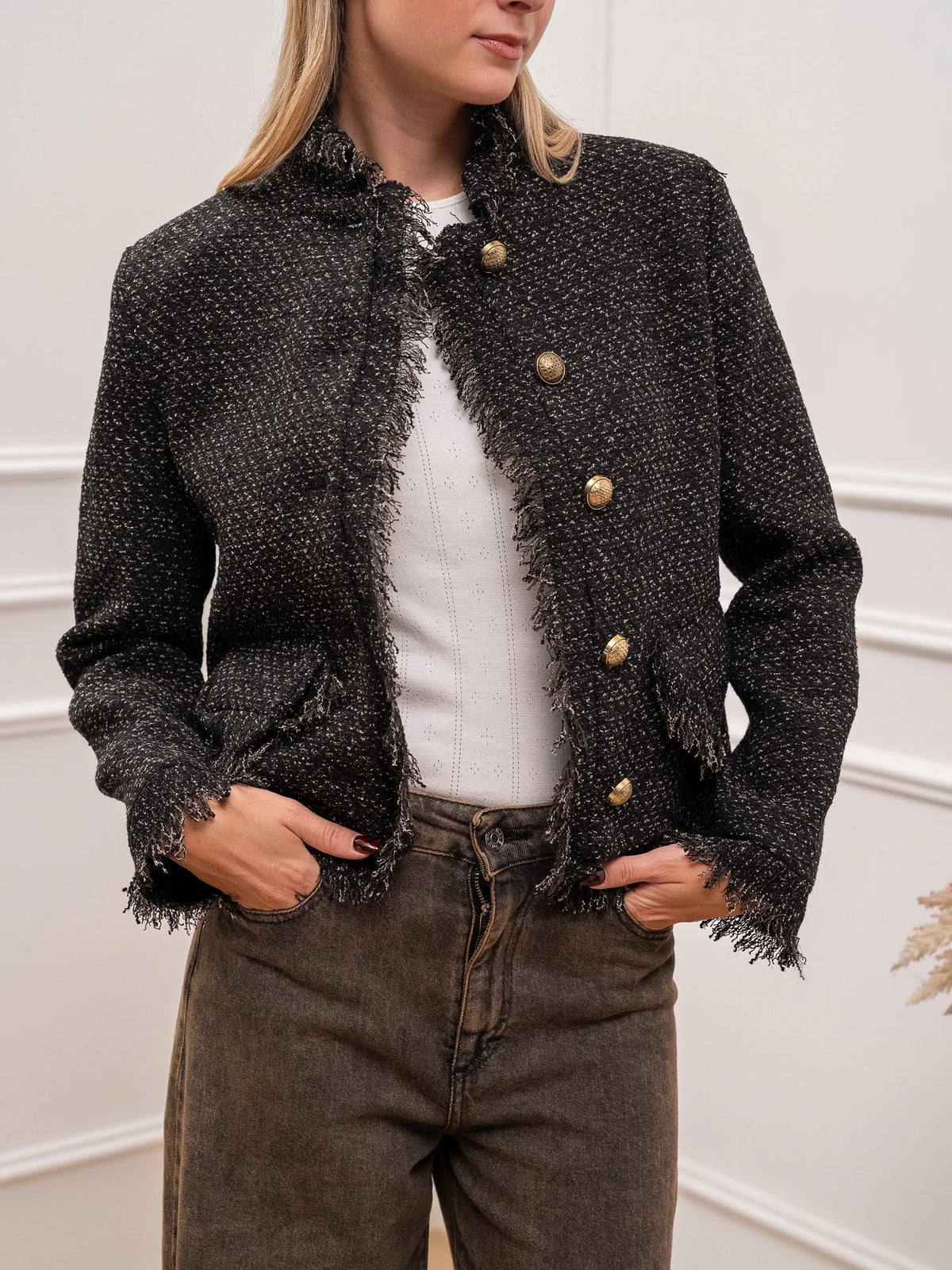 Giacca in tweed moro e nera con frangette - Vicolo