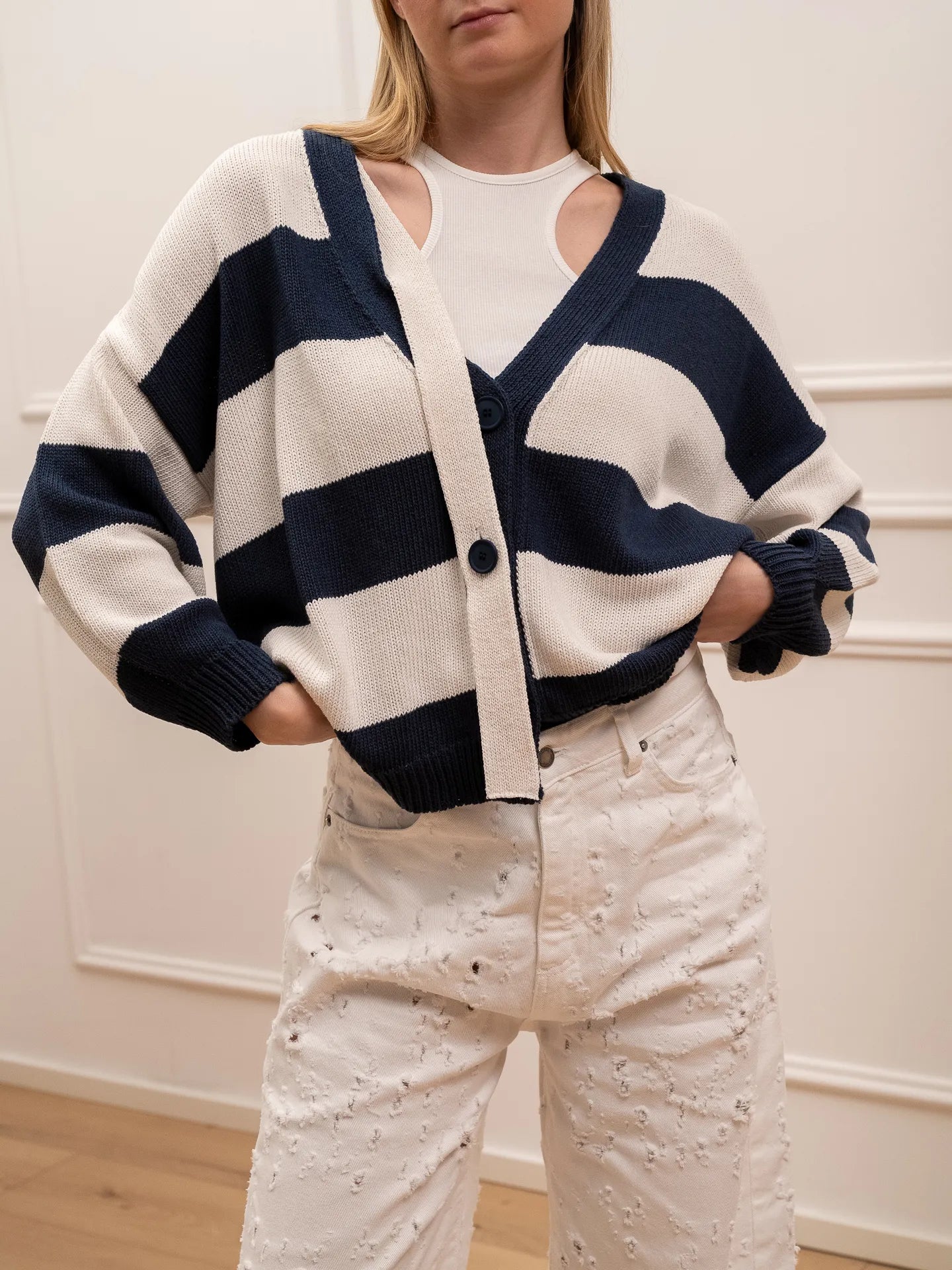 Cardigan morbido rigato blu e latte con laccio - HaveOne
