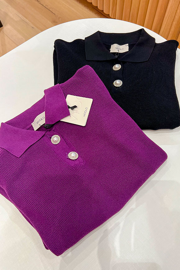 Vicolo - Maglia viola stile polo a costine con bottoni gioiello