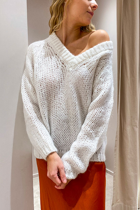 Vicolo - Maglione bianco con scollo a V in misto lana