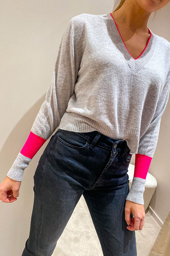 Vicolo - Gray V-neck sweater with fuchsia fluo details in cashmere