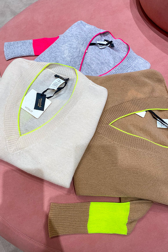 Vicolo - V-neck butter sweater with yellow fluo details in cashmere