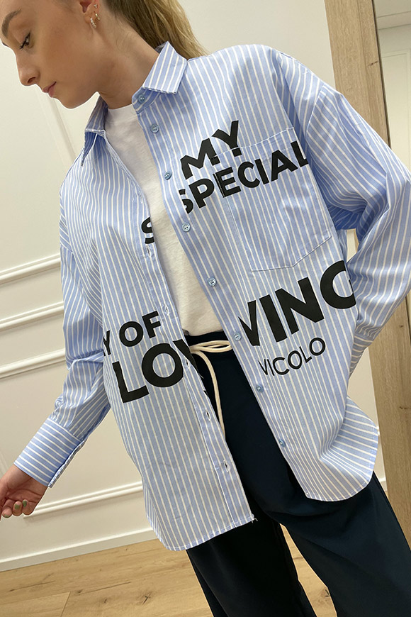 Vicolo - Camicia celeste gessata bianca "My special way of loving Vicolo"