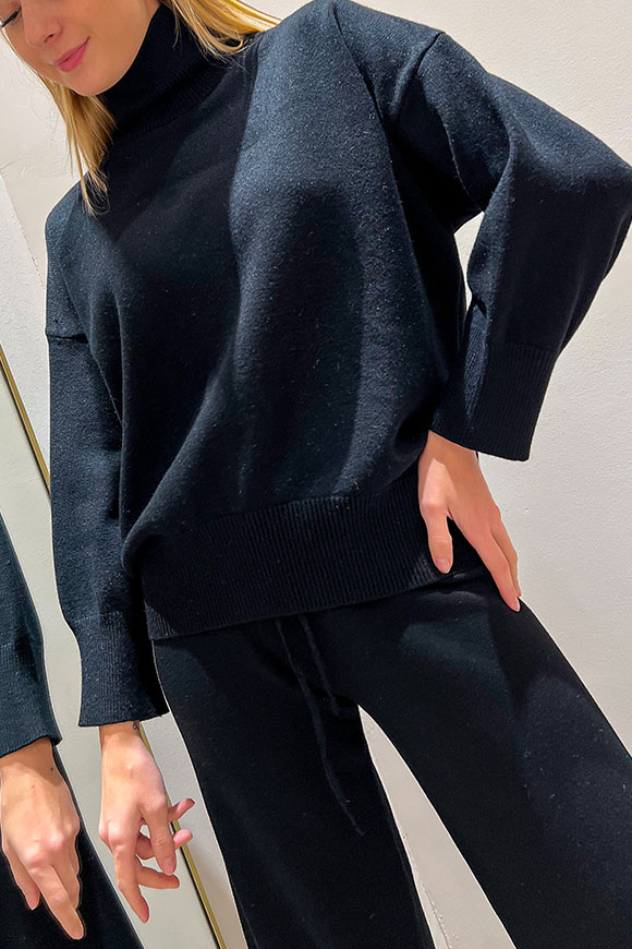 Vicolo - Black turtleneck sweater in viscose and angora