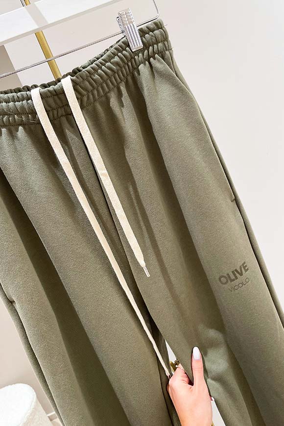 Vicolo - Pantaloni joggers verde oliva scritta "Olive"