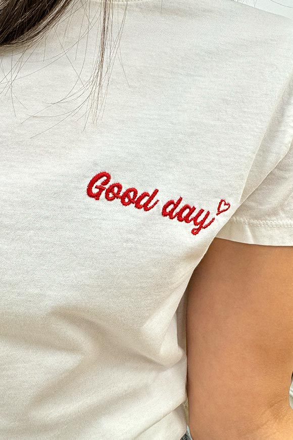 Vicolo - T shirt basic ricamo rosso "Good Day"