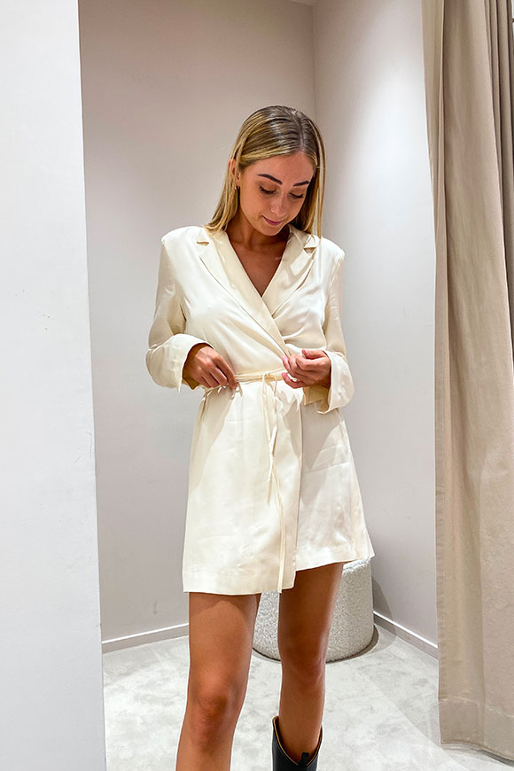 Vicolo - Butter blazer style dress in satin with ribbon