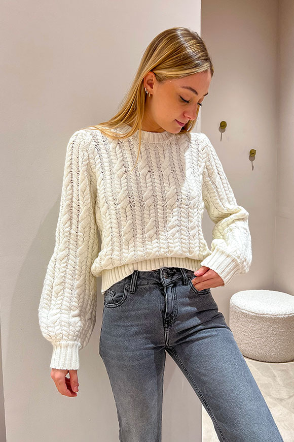 Vicolo - White cable sweater with balloon sleeves