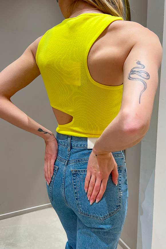 Vicolo - Top in maglia giallo cut out