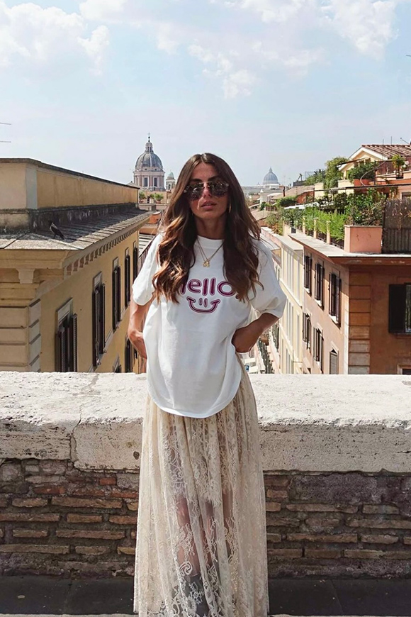 Vicolo - PRE ORDINE - T shirt bianca ricamo "Hello" bordeaux