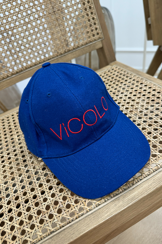 Vicolo - Cappello blu con ricamo logo rosso