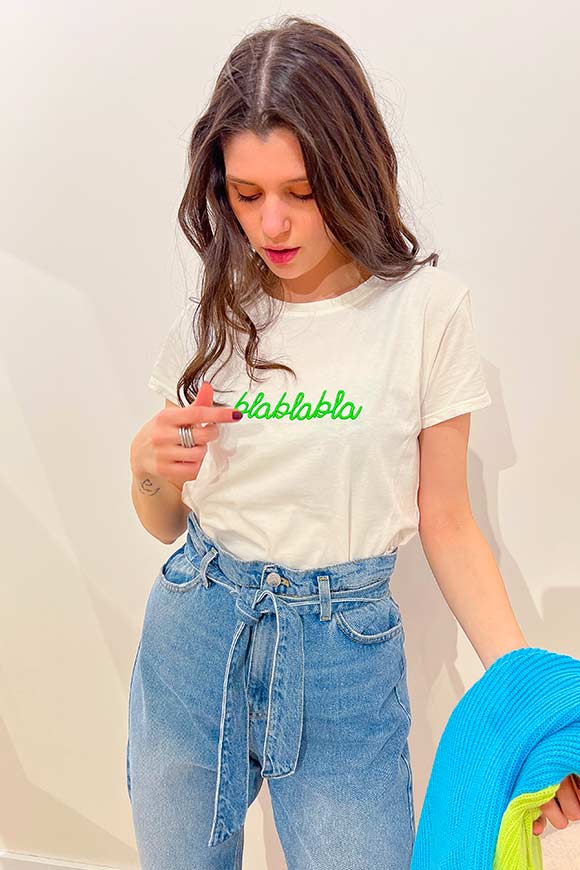 Vicolo - T shirt con ricamo "blablabla" verde