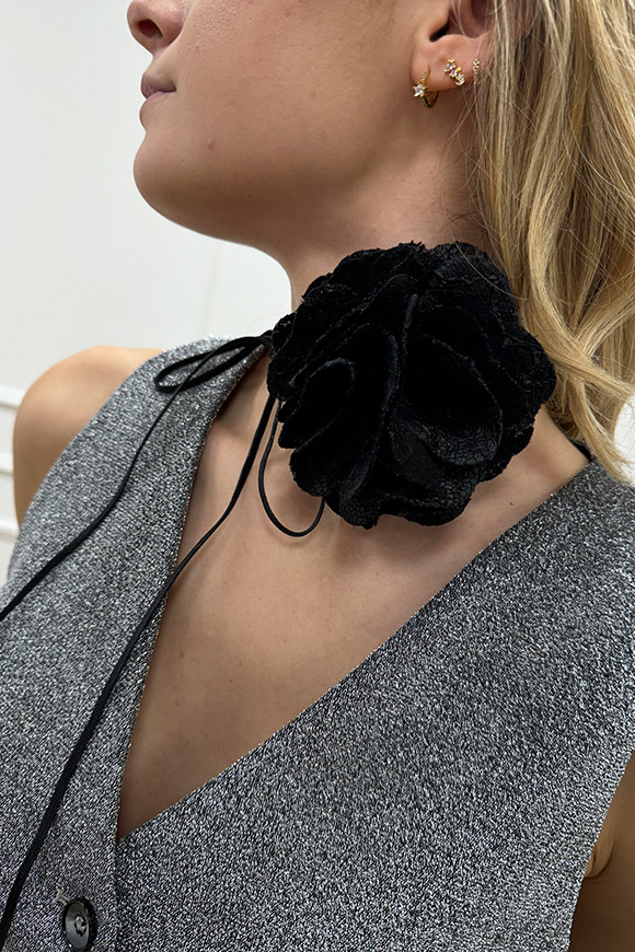 Haveone - Choker gardenia nero dettagli effetto pelle