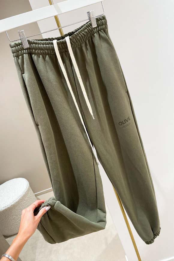 Vicolo - Pantaloni joggers verde oliva scritta "Olive"