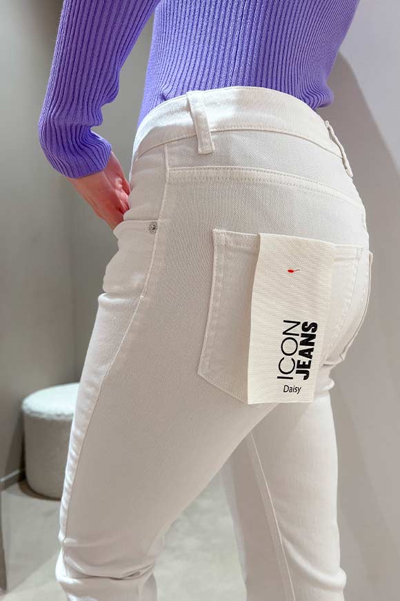 Vicolo - White Daisy jeans with raw cut turn-up