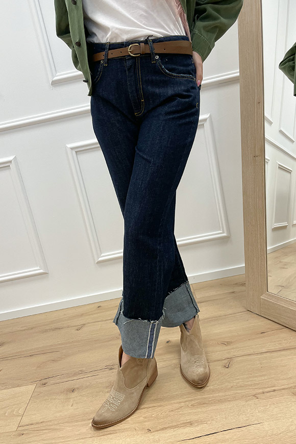 Tensione In - Jeans blu scuro con risvolto e cintura