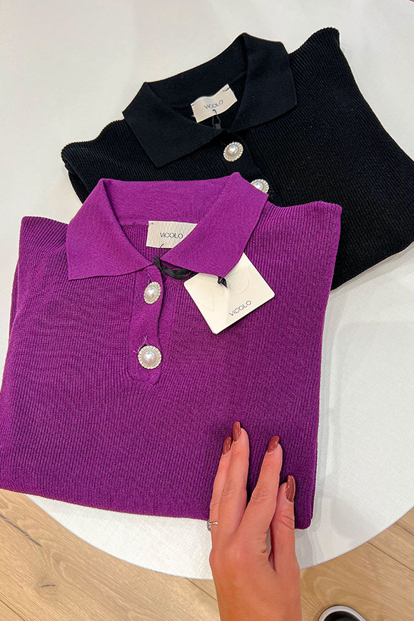 Vicolo - Maglia viola stile polo a costine con bottoni gioiello