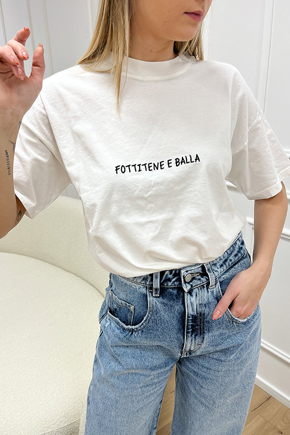 Vicolo - T shirt bianca "fottitene e balla"