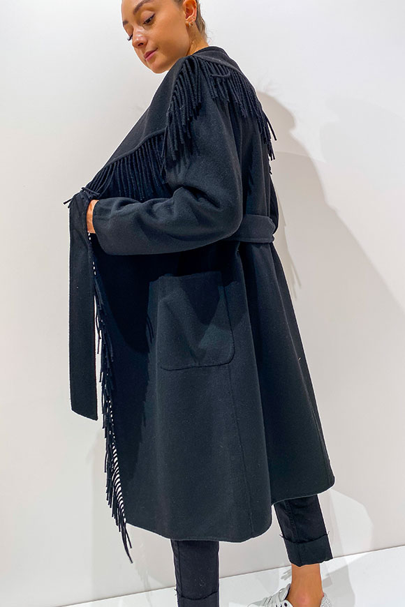 Vicolo - Long black coat with fringes and belt