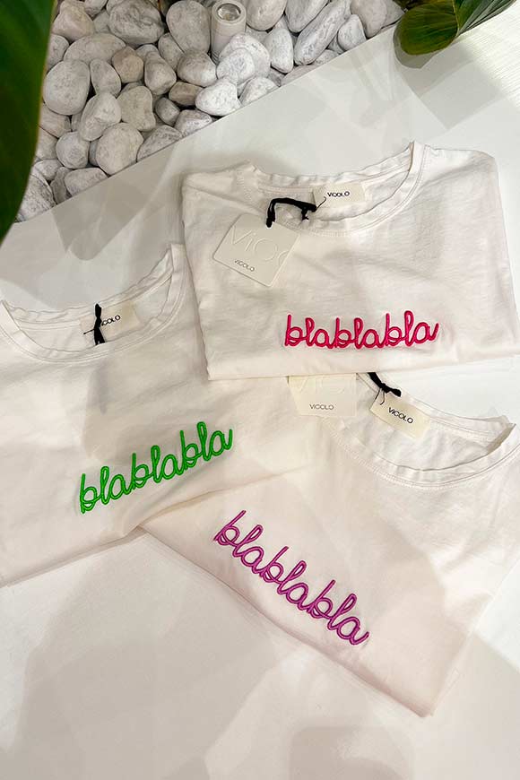 Vicolo - T shirt con ricamo "blablabla" fucsia