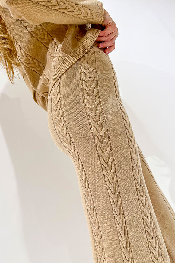 Vicolo - Camel trousers in cropped cable knit