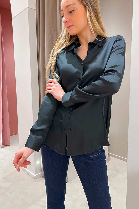 Vicolo - Basic black satin shirt