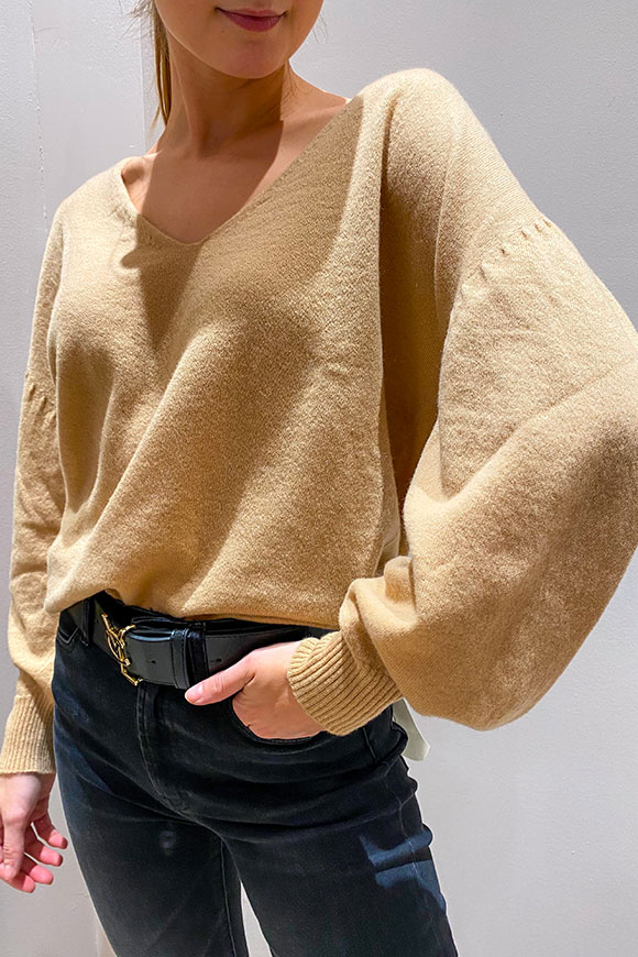 Vicolo - Camel V-neck sweater with wide sleeves in cashmere