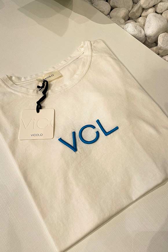 Vicolo - T shirt bianca ricamo "VCL" turchese