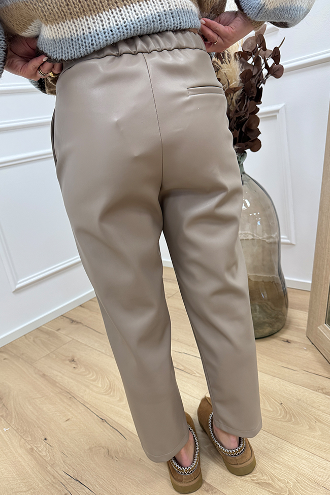 Vicolo - Pantaloni carrot fit fango in ecopelle