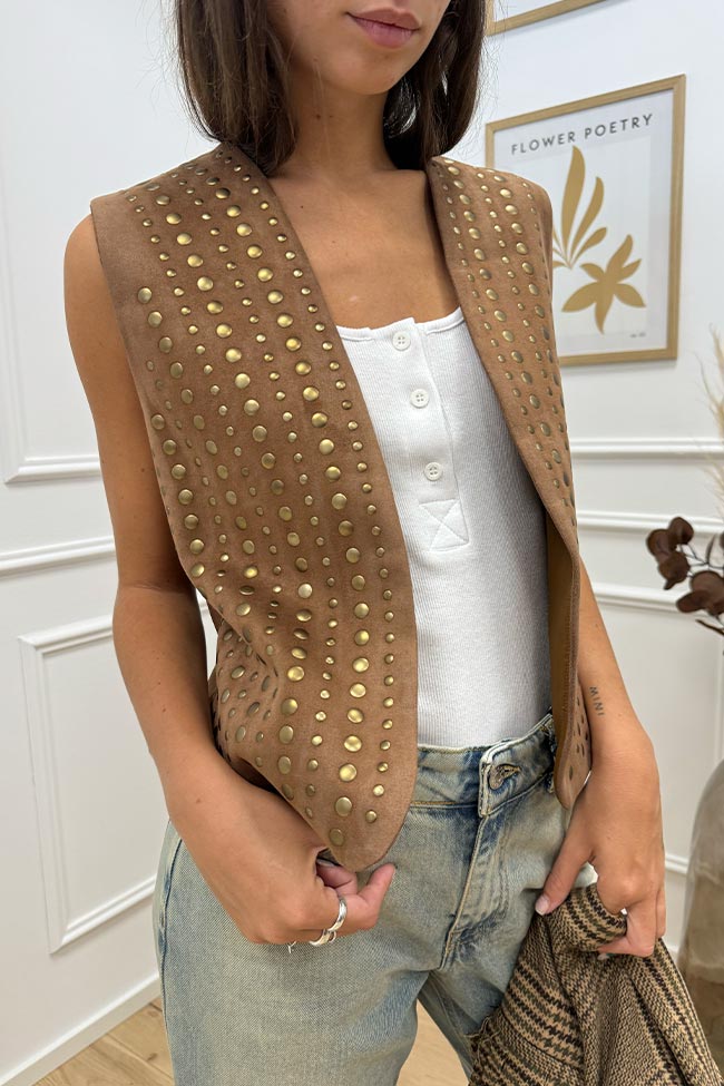 Gilet scamosciato con borchie dorate