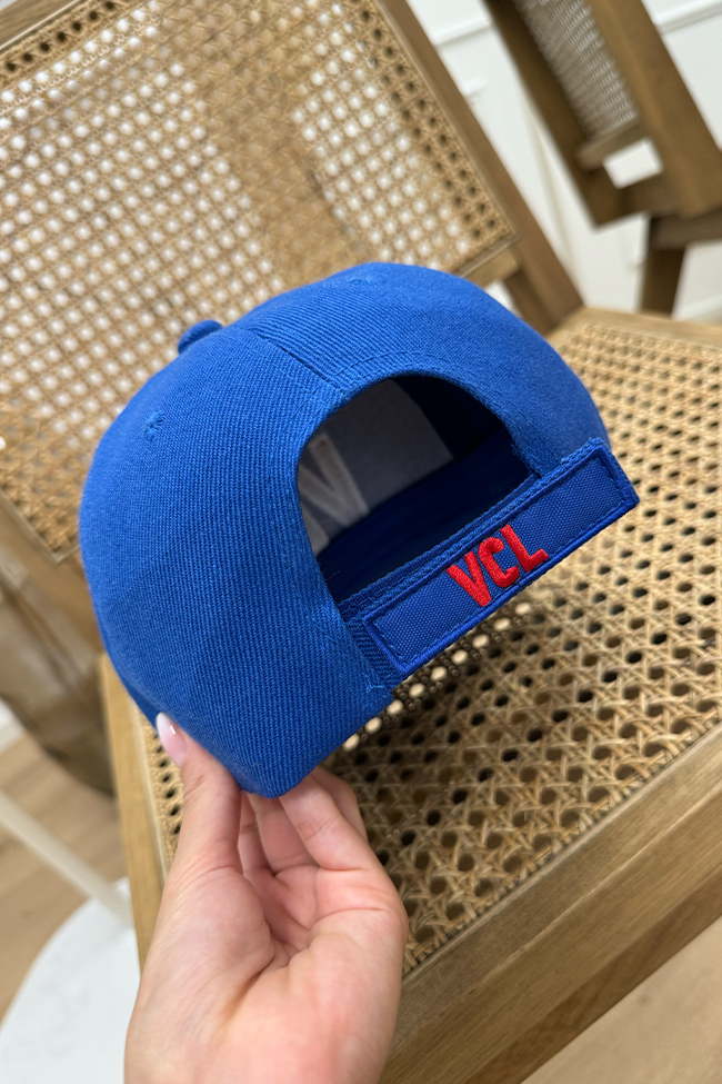 Vicolo - Cappello blu con ricamo logo "VCL" rosso