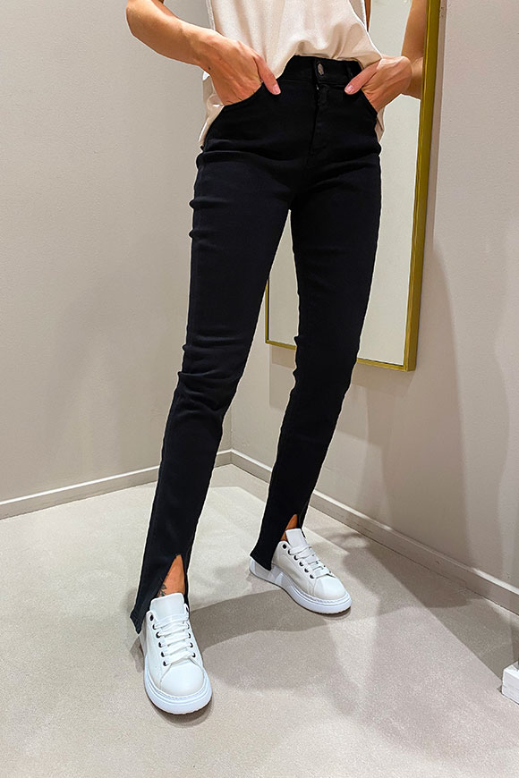 Vicolo - Margot Chic black jeans with slits on the bottom