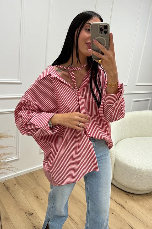 Vicolo - Camicia oversize rigata rossa fiocco sul collo