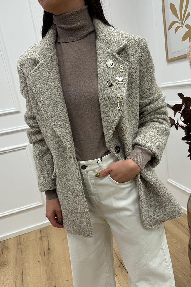 Tensione In - Giacca cappotto bouclé beige con spille