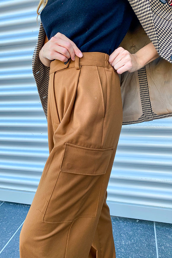 Vicolo - Camel cargo trousers with large pockets