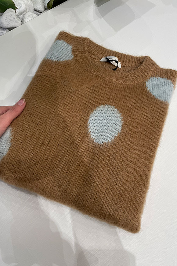 Vicolo - Camel sweater with light blue bubbles