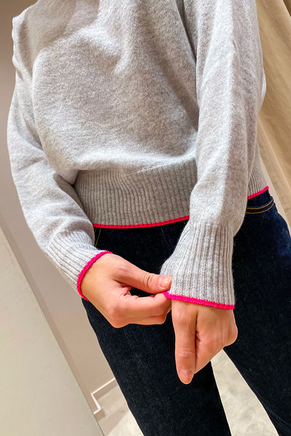 Vicolo - Gray crewneck sweater with fuchsia fluo details in cashmere