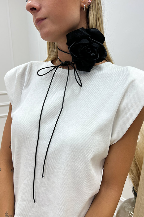 Calibro Shop - Collana choker nera con fiore