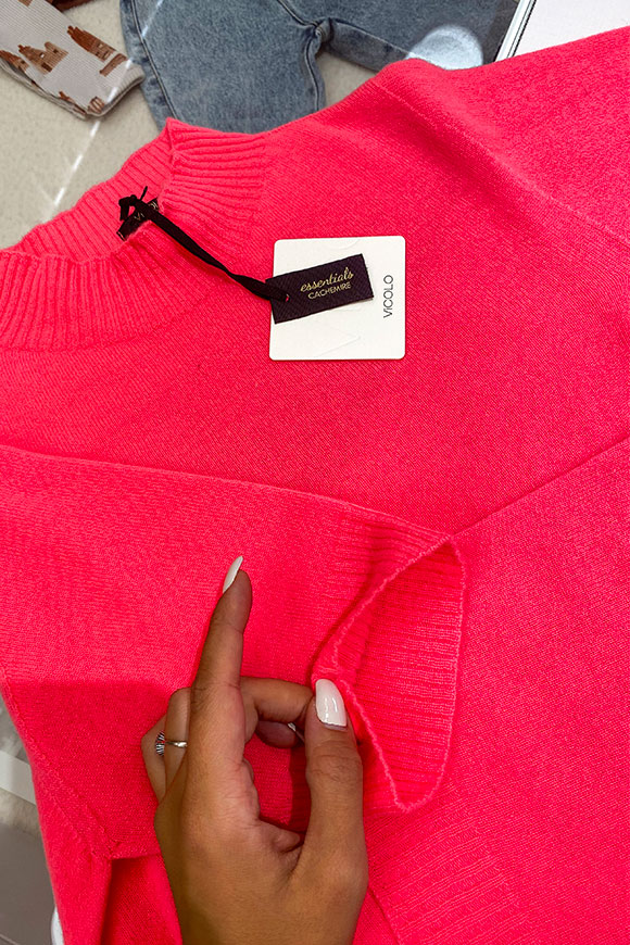 Vicolo - Coral turtleneck cashmere sweater with short sleeves